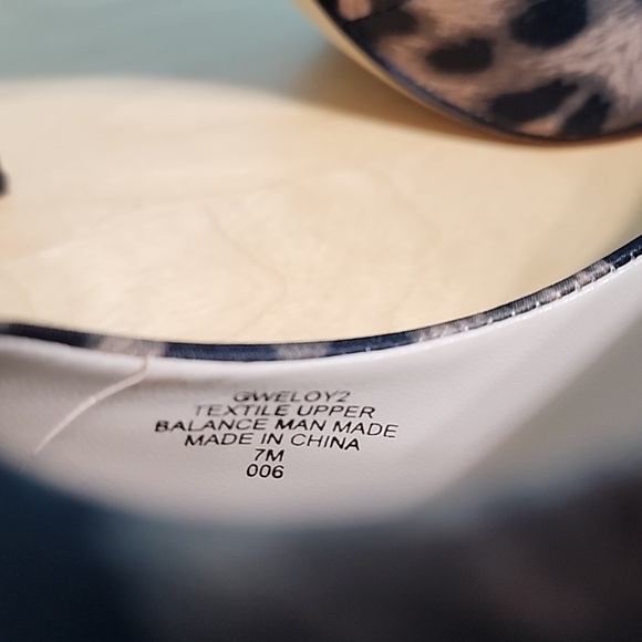 GUESS Satin Leopard Pumps, Size 7M - Picture 8 of 9